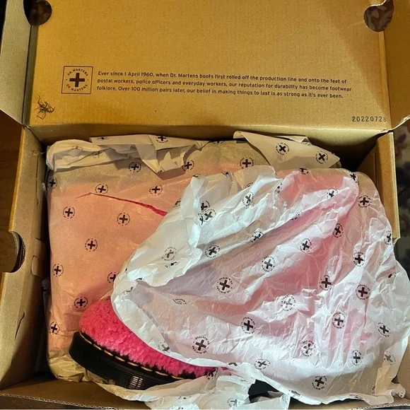 Dr. Marten’s Women’s 1460 Pascal Faux Fur 8 Eye Boots - Picture 8 of 10